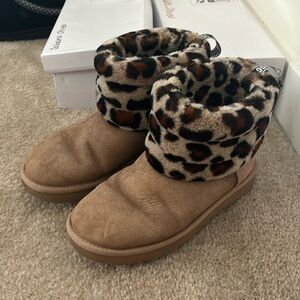 Mini Leopard Uggs